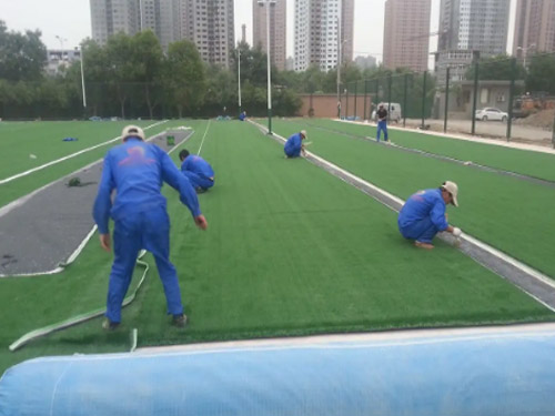 人造草翻新注意事项