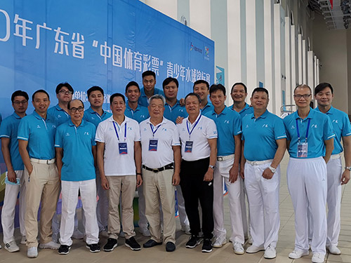 定制团体运动衣服哪里有合适的厂家